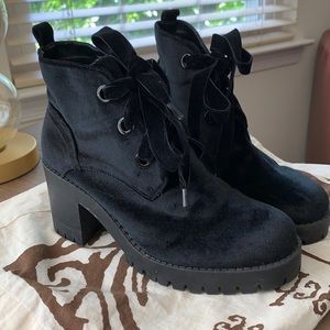 Co wren boots ,!Lightly worn , black satin